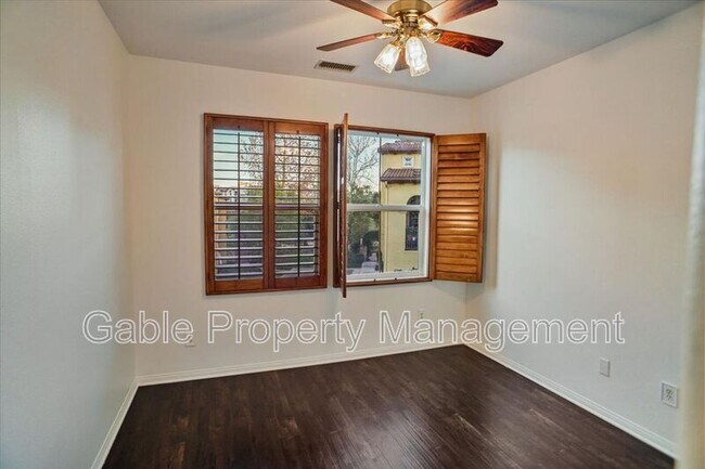 Building Photo - 27023 Fairway Ln