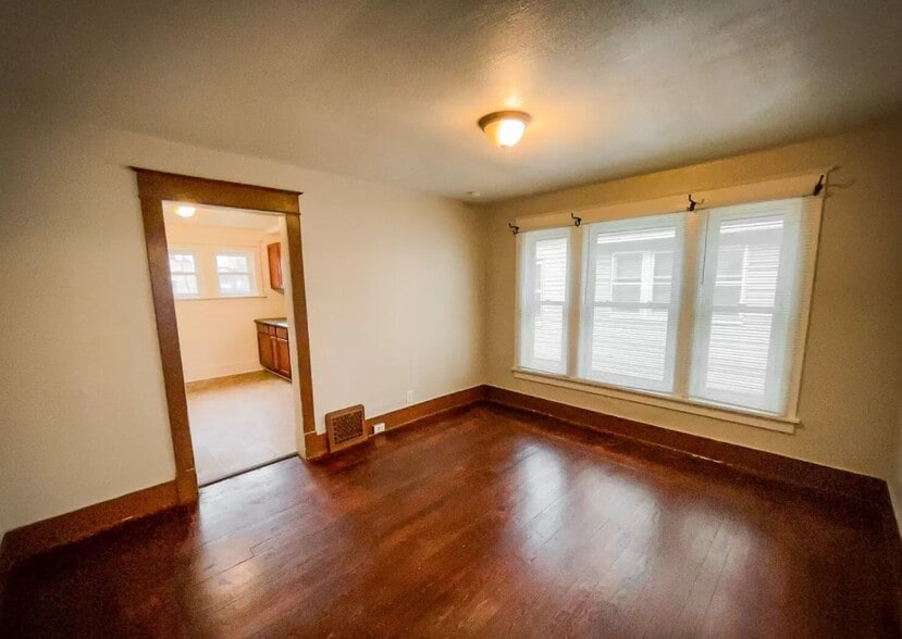 Building Photo - 1007 Mahlon St