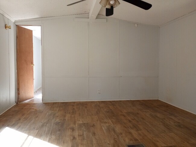 Building Photo - 1887 Boyd Rd