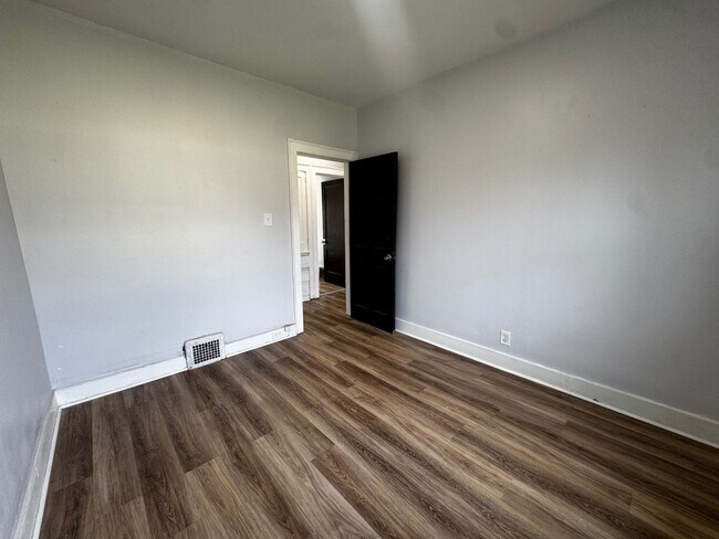 Building Photo - 11702 Tuscora Ave