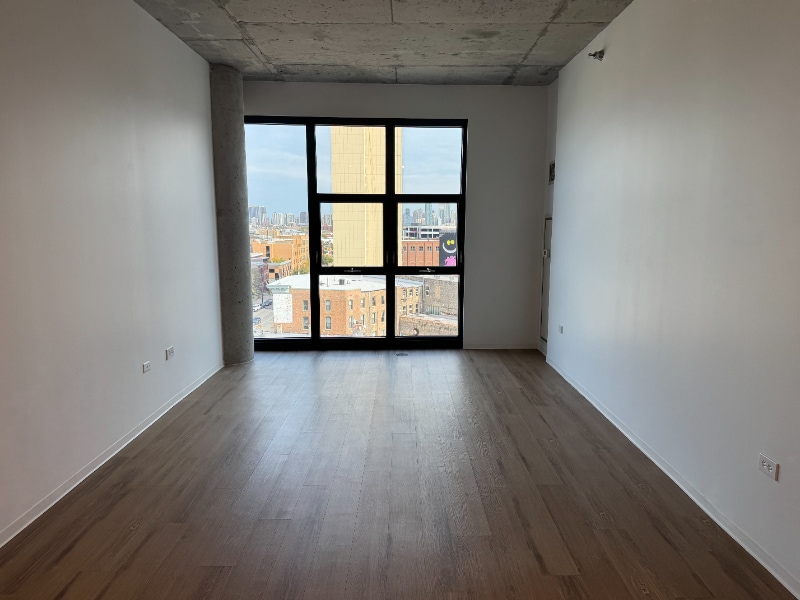 Building Photo - 1601 W Division St