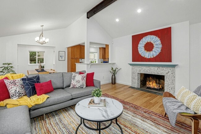 Building Photo - 5bd/2.5ba Bellevue Home