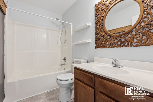 Building Photo - 4BR | 2.5BA | Balcony | Fenced Yard