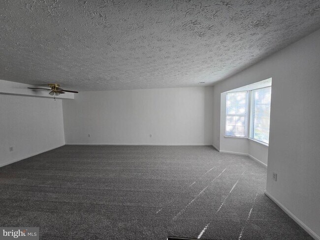 Building Photo - 6062 Red Squirrel Pl