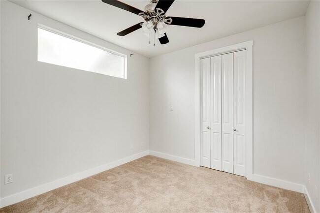 Building Photo - 2005 Bluebonnet Ln