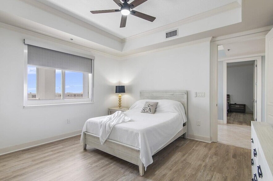 Building Photo - 725 Gulf Shore Dr