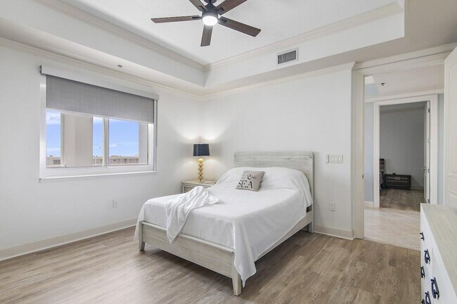 Building Photo - 725 Gulf Shore Dr