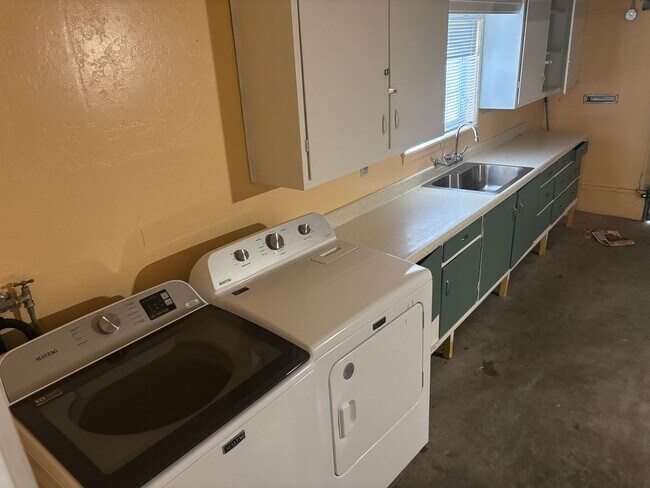 Building Photo - 6920 Maita Cir
