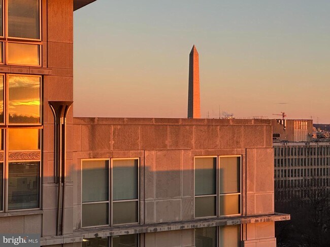 Building Photo - 522 21st St NW