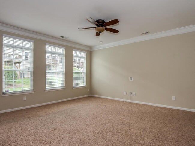 Building Photo - Great location off Archdale!