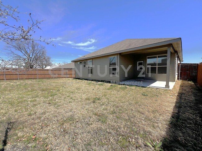 Building Photo - Crisp and Clean 4/2/2 in Boyd For Rent!