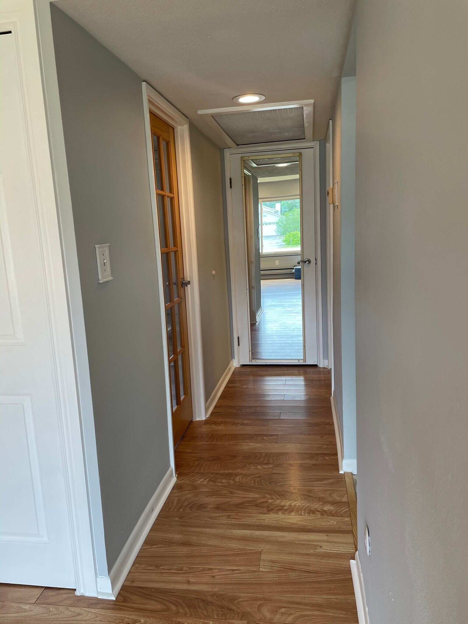 Building Photo - 1804 Colonial Village Way