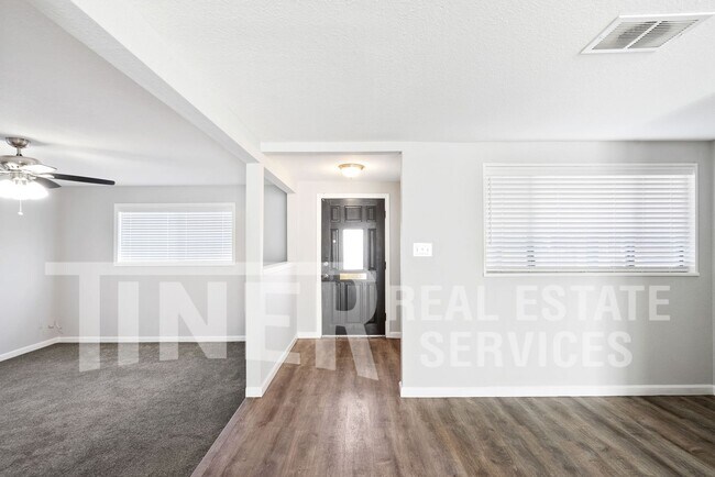 Building Photo - STUNNING UPDATED HOME 5 BEDROOM HOME ON CO...