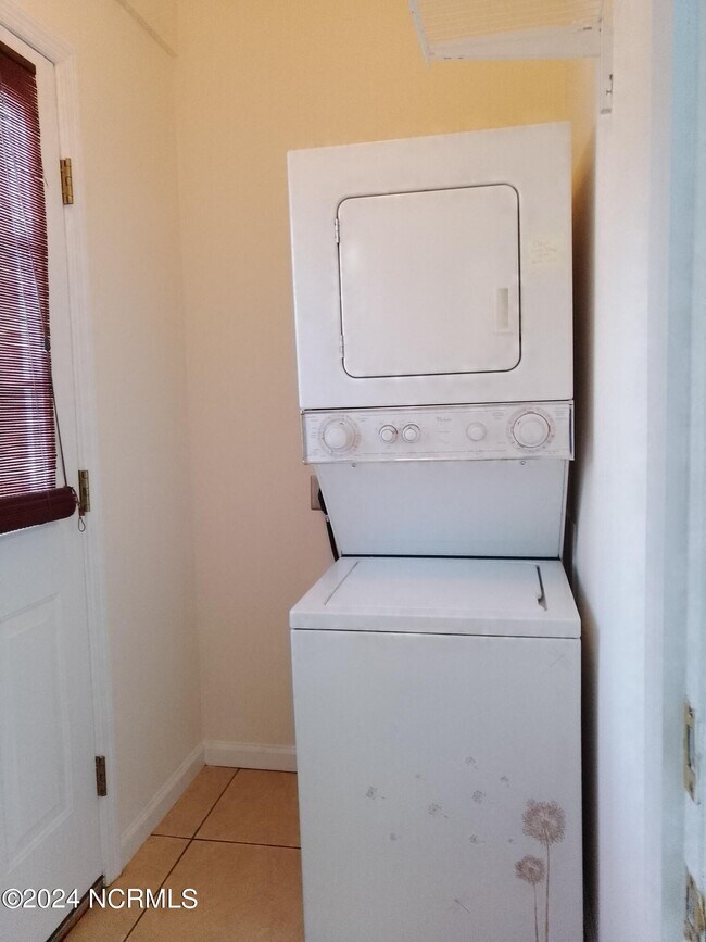 Building Photo - 407 E Main St