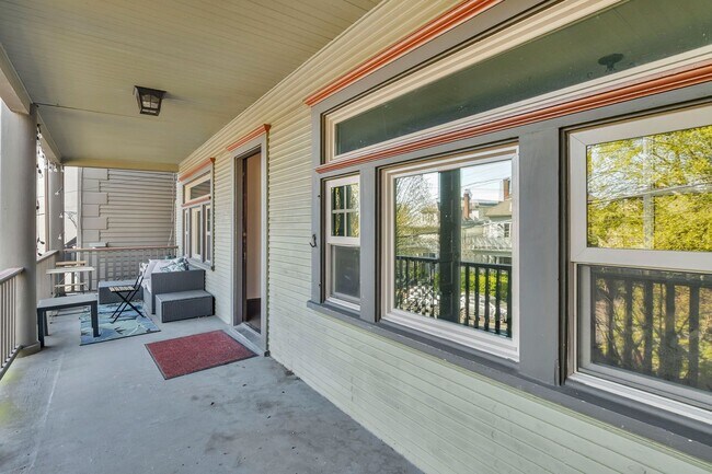 Building Photo - Vintage Charm Meets Modern Comfort in NW Portland