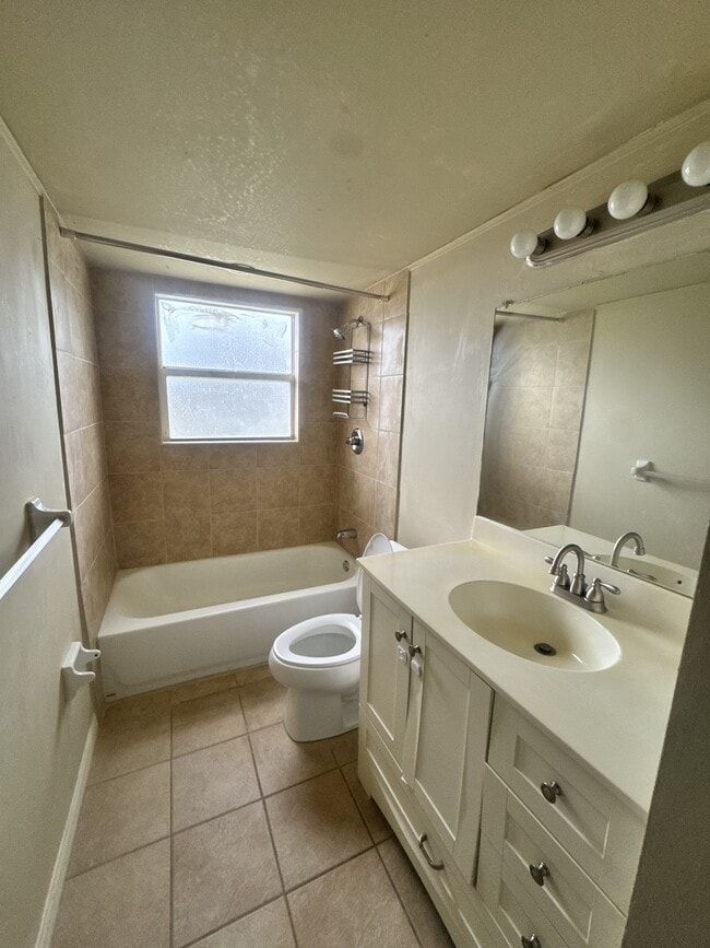 Building Photo - 3135 Shady Dell Ln