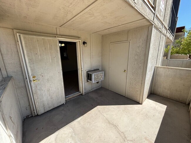 Building Photo - 5330 S Swenson St