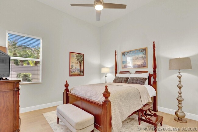 Building Photo - 528 Les Jardin Dr