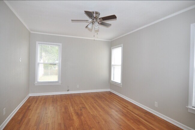 Building Photo - "Charming One-Bedroom Gem Near Downtown Sundance Square with Timeless Character and Modern Upgrad...