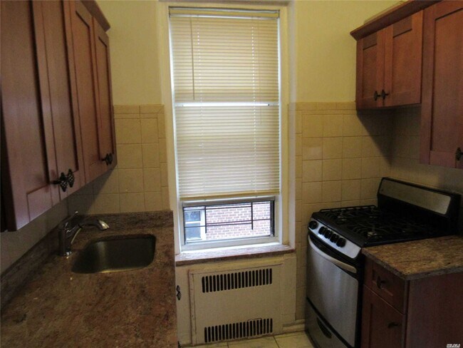 Building Photo - 111-45 76th Dr