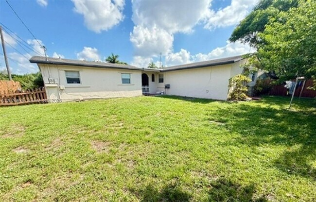 Building Photo - 4088 SW 51st St