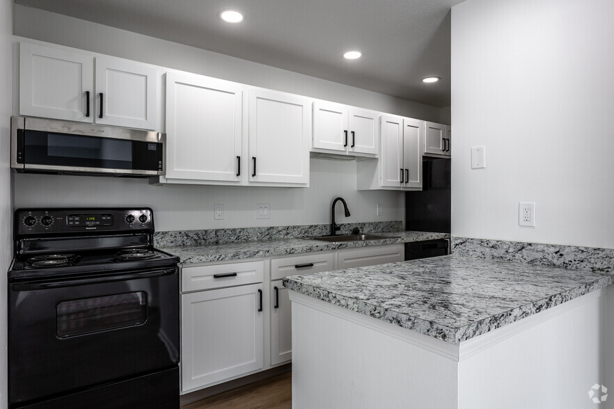 1BR Garden Flat - 660SF (Remodeled) - Market Mohawk Apartments