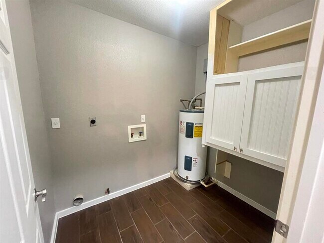 Building Photo - 101 Jacales Court