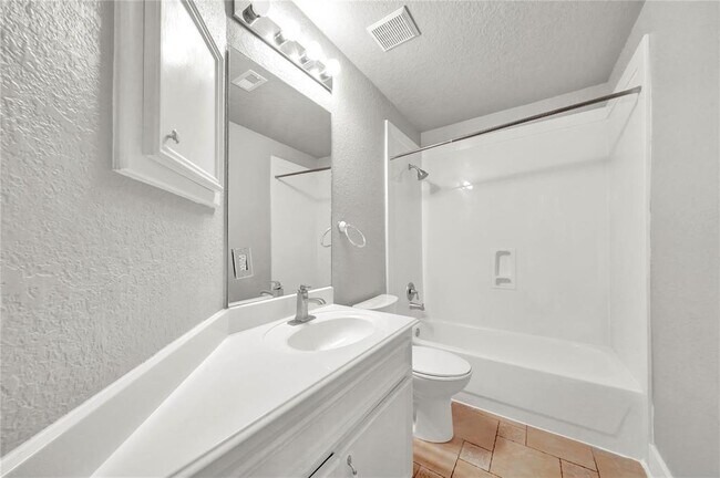 Building Photo - 3412 Glastonbury Dr