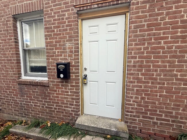 Building Photo - 261 Hillside Ave