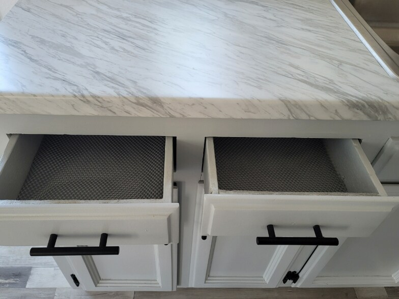 Building Photo - 830 N Ferger Ave