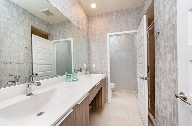 Building Photo - 4740 NW 84th Ct