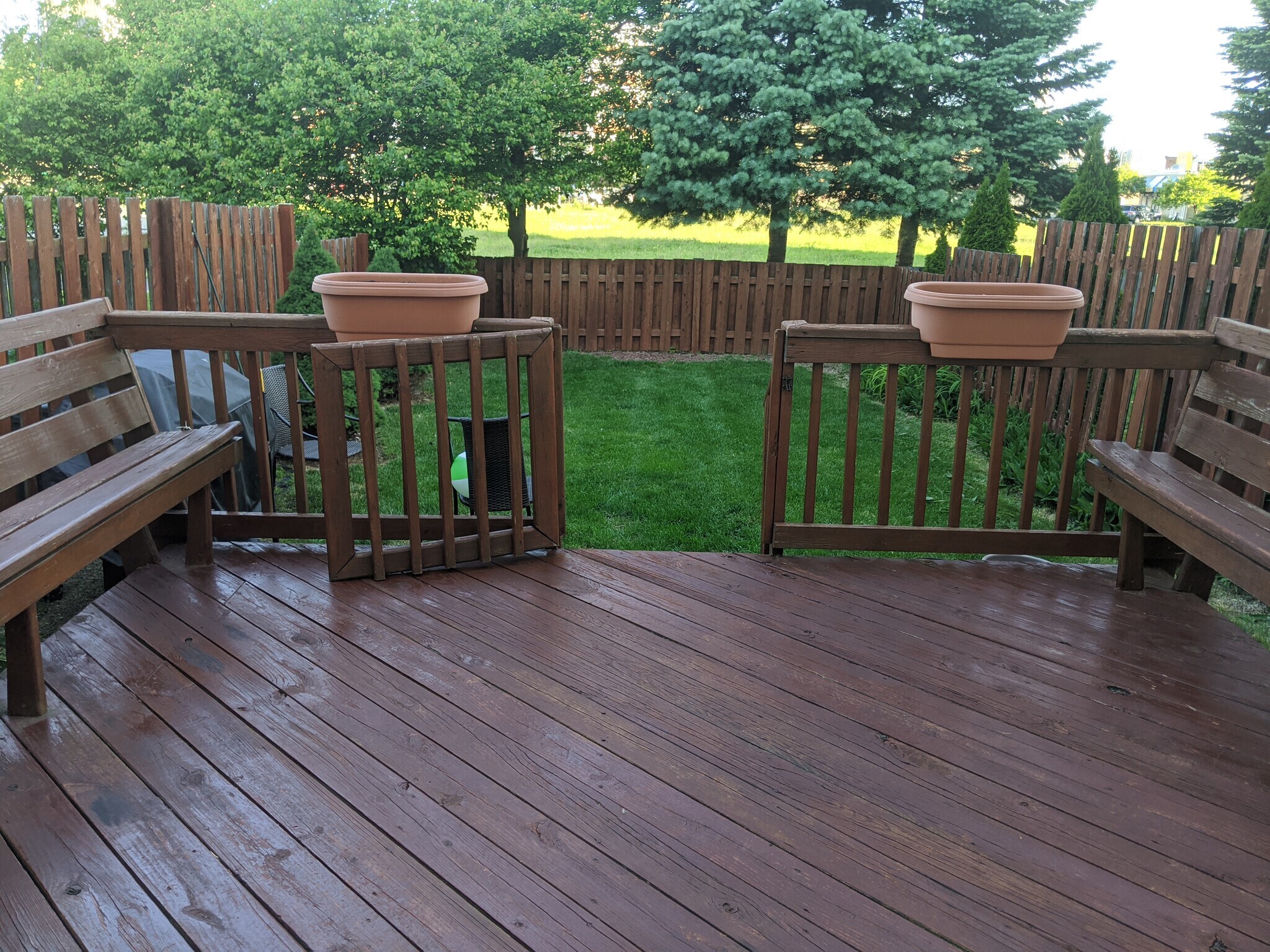 12x12 Deck w/built in benches, yard, fence - 111 Delmar Mitchell Dr