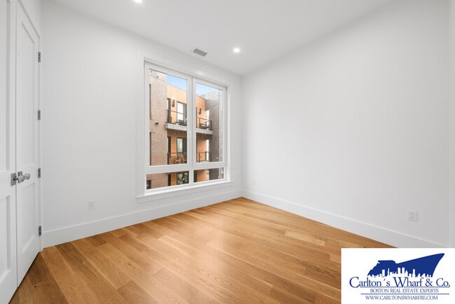 Building Photo - 218 Old Colony Ave