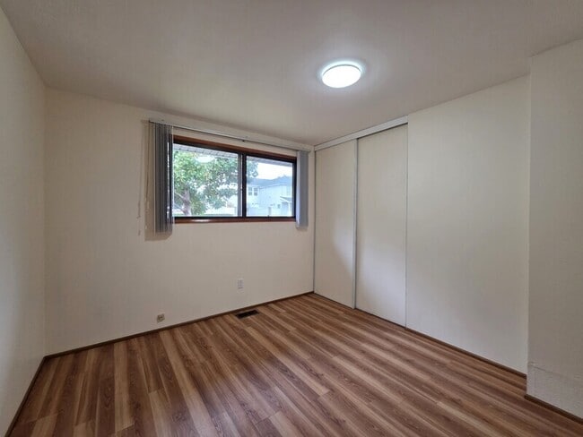 Building Photo - 8532 NE Russell St