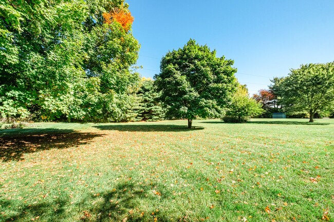 Building Photo - 886 Linworth Road East