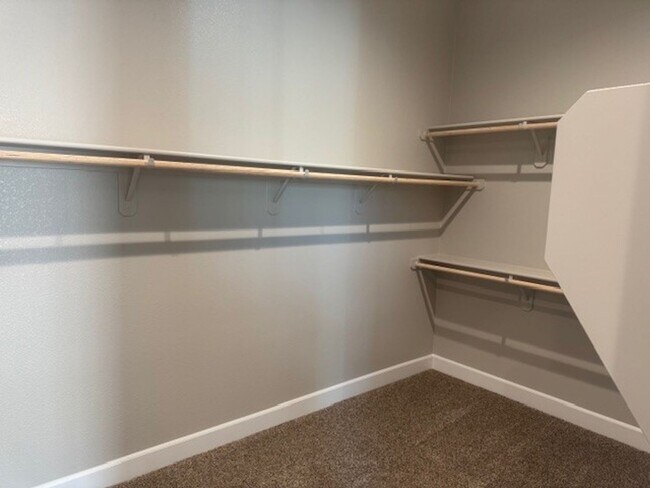 Building Photo - Newer Build Verdi Three Bedroom Home