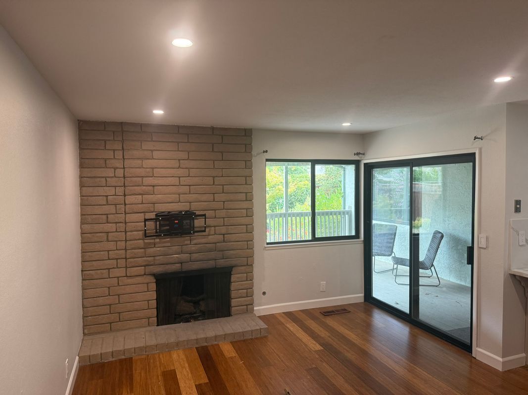 Building Photo - 515 La Baree Dr