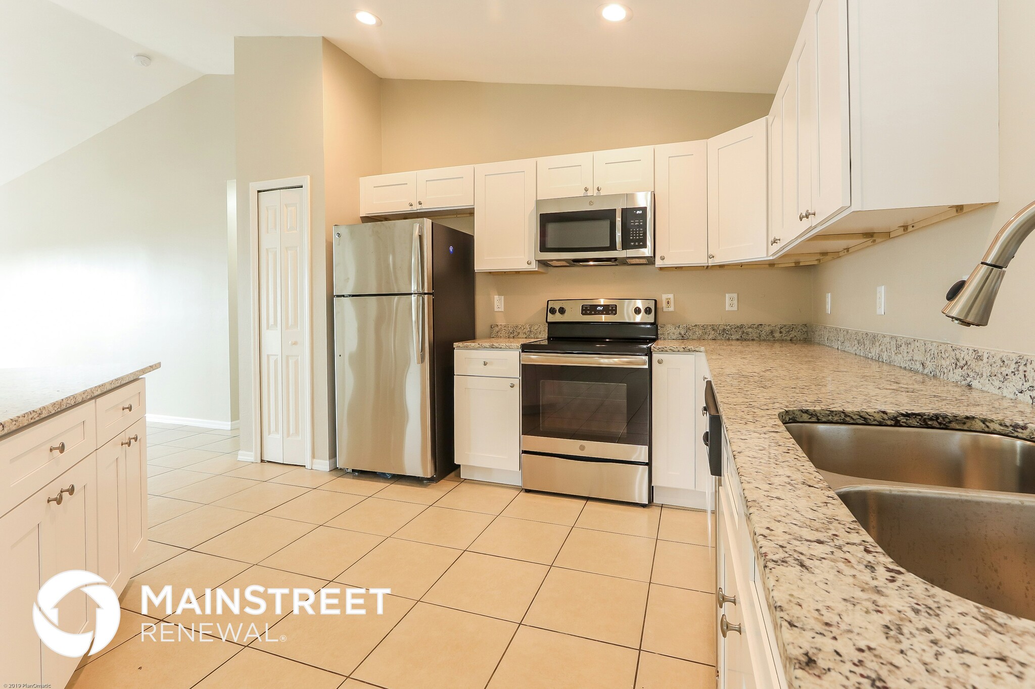 Building Photo - 2211 NE 5th Ave