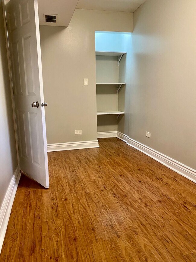 Building Photo - 2309 S Sacramento Ave