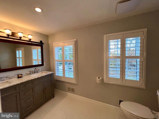 Building Photo - 909 St Stephens Rd