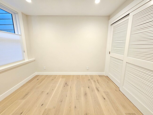 Building Photo - 446 Kirkham St