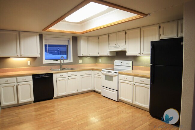 Building Photo - 16 Glacier Ave