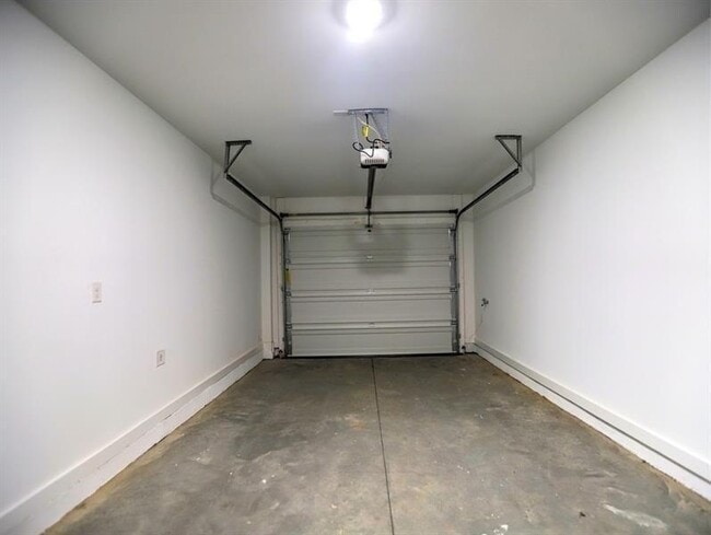 Building Photo - 155 Devore Rd
