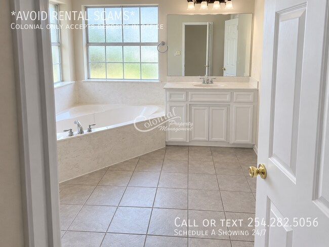 Building Photo - 4209 Flamingo Dr