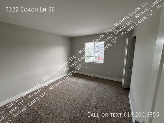 Building Photo - 3222 Coach Ln SE