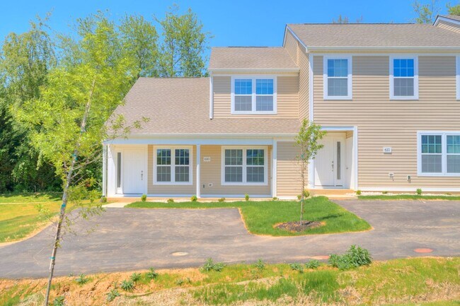 Building Photo - 500 Twisted Oak Dr NW