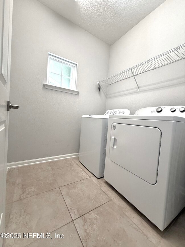 Building Photo - 197 Spring Park Ave