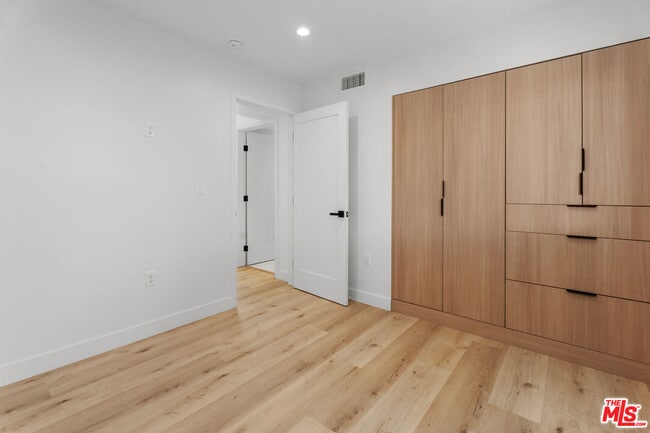 Building Photo - 2154 Patricia Ave