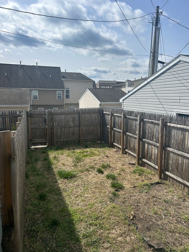Building Photo - Section 8 considered.  3-bedroom row home in Midtown Harrisburg