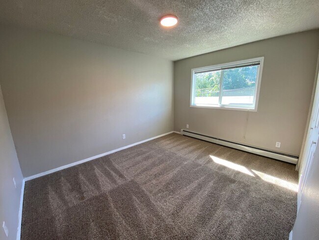 Building Photo - 1103 Karluk St